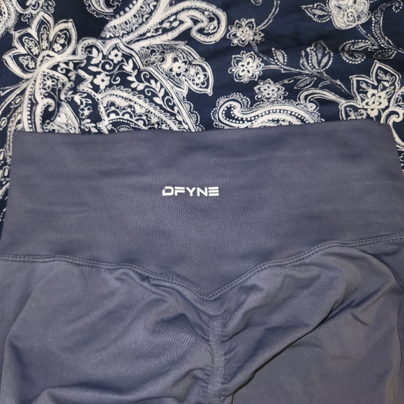 SOLD Dfyne Dynamic Leggings - Picture 4 of 4